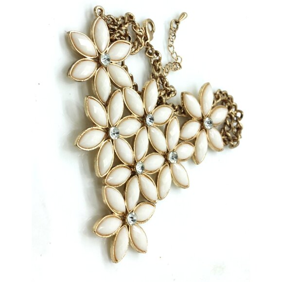 VINTAGE BTIME DAISY white flower runway/statement necklace gold tone 20" signed - Picture 4 of 8